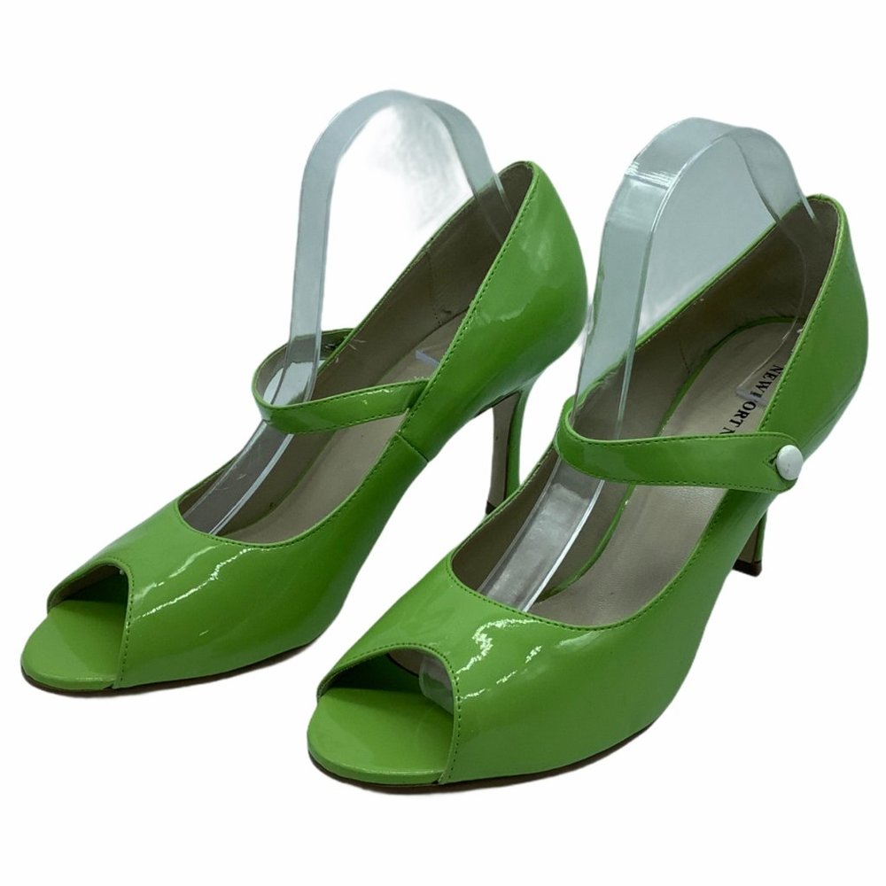 Newport News heels Size 10 open toe ankle strap. Perfect for spring and summer!